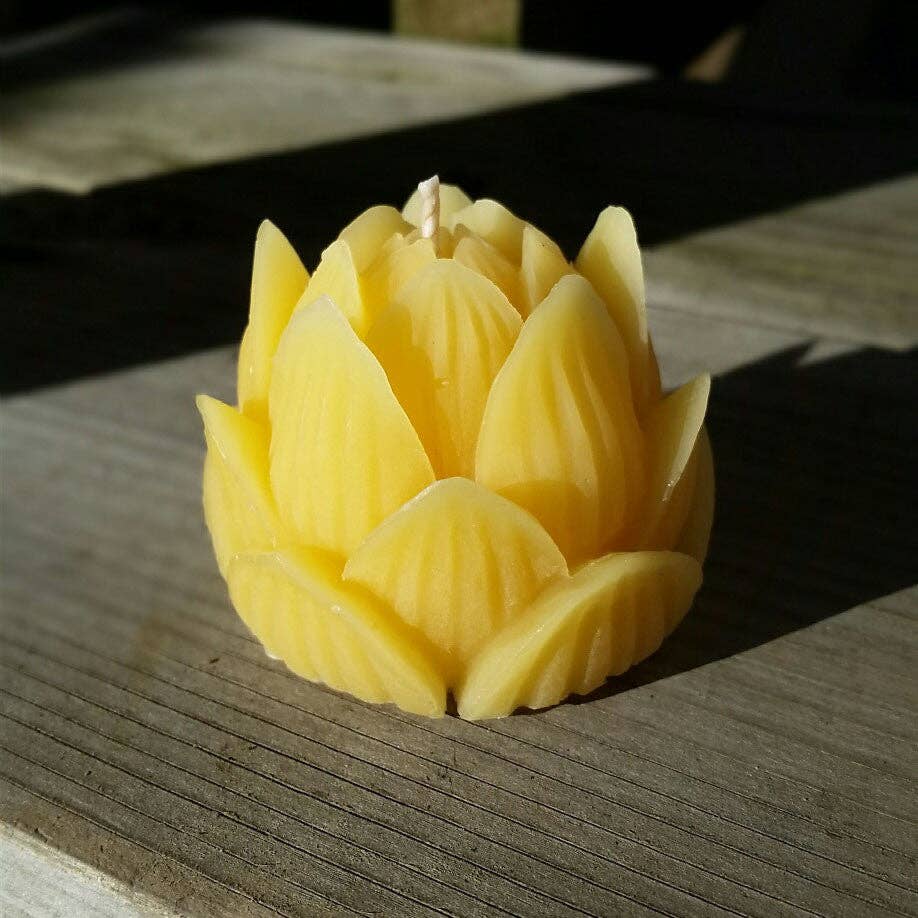 Lotus Flower - 100% Beeswax Candle: Natural Yellow