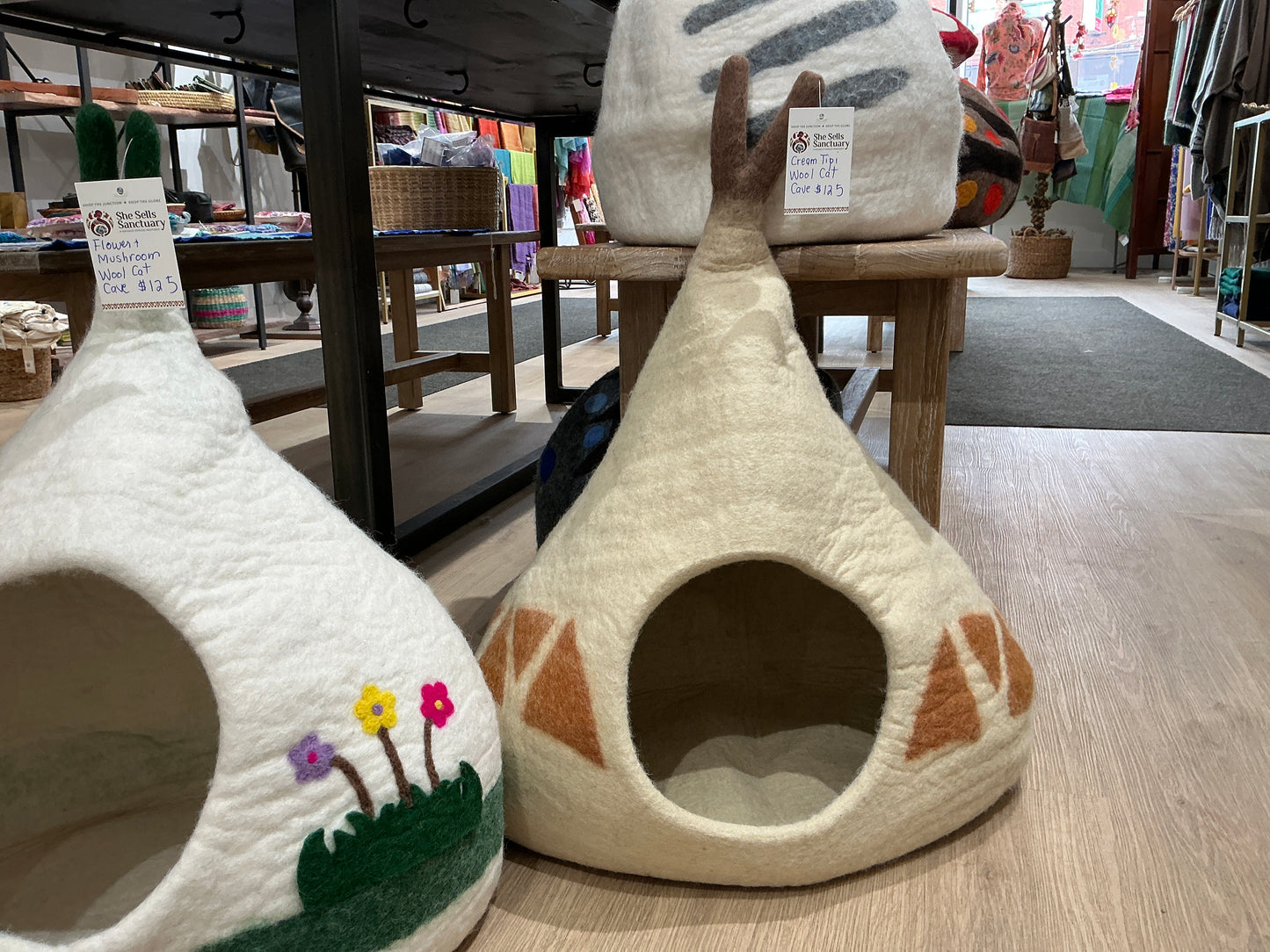 Cat Caves Beds - made of 100% Wool in Nepal