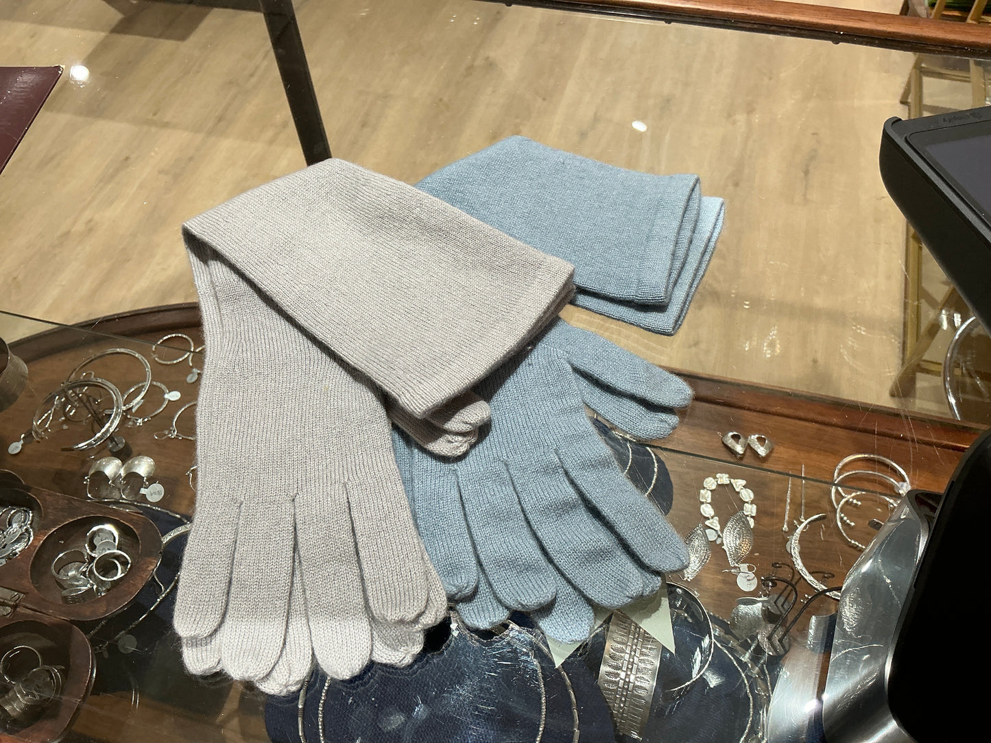 Cashmere gloves