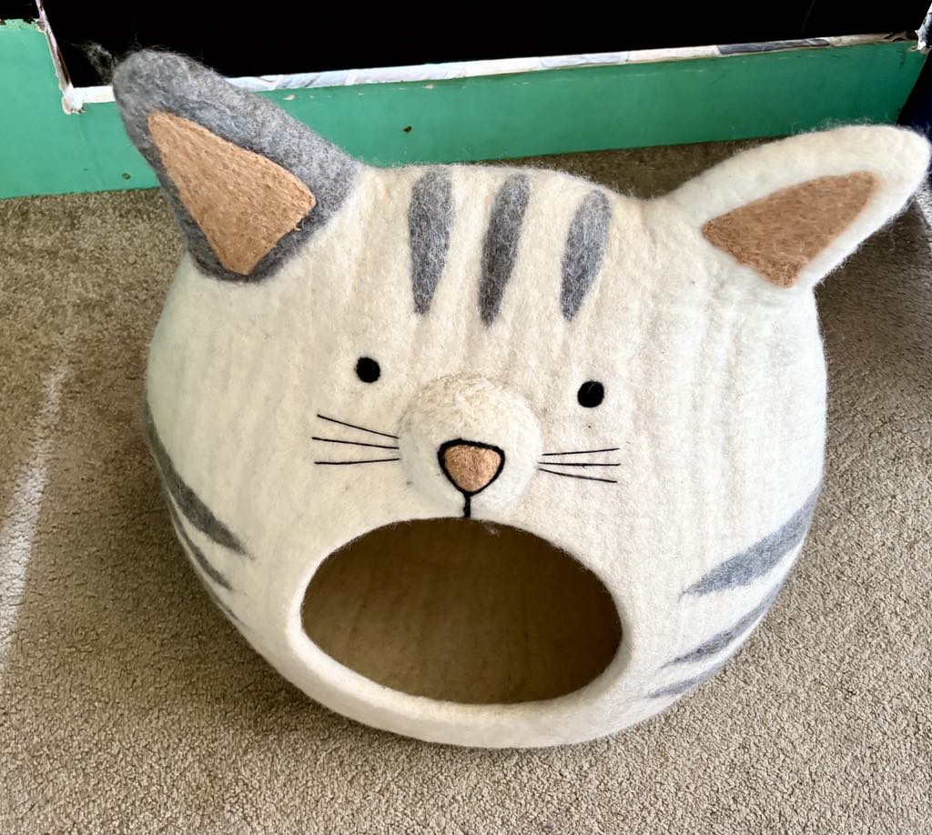 Cat Caves Beds - 100% Pure Wool