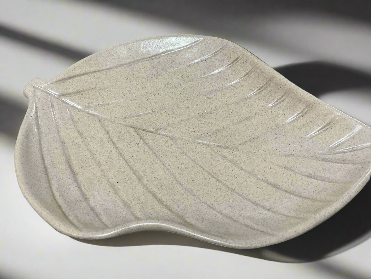 Pottery leaf plate