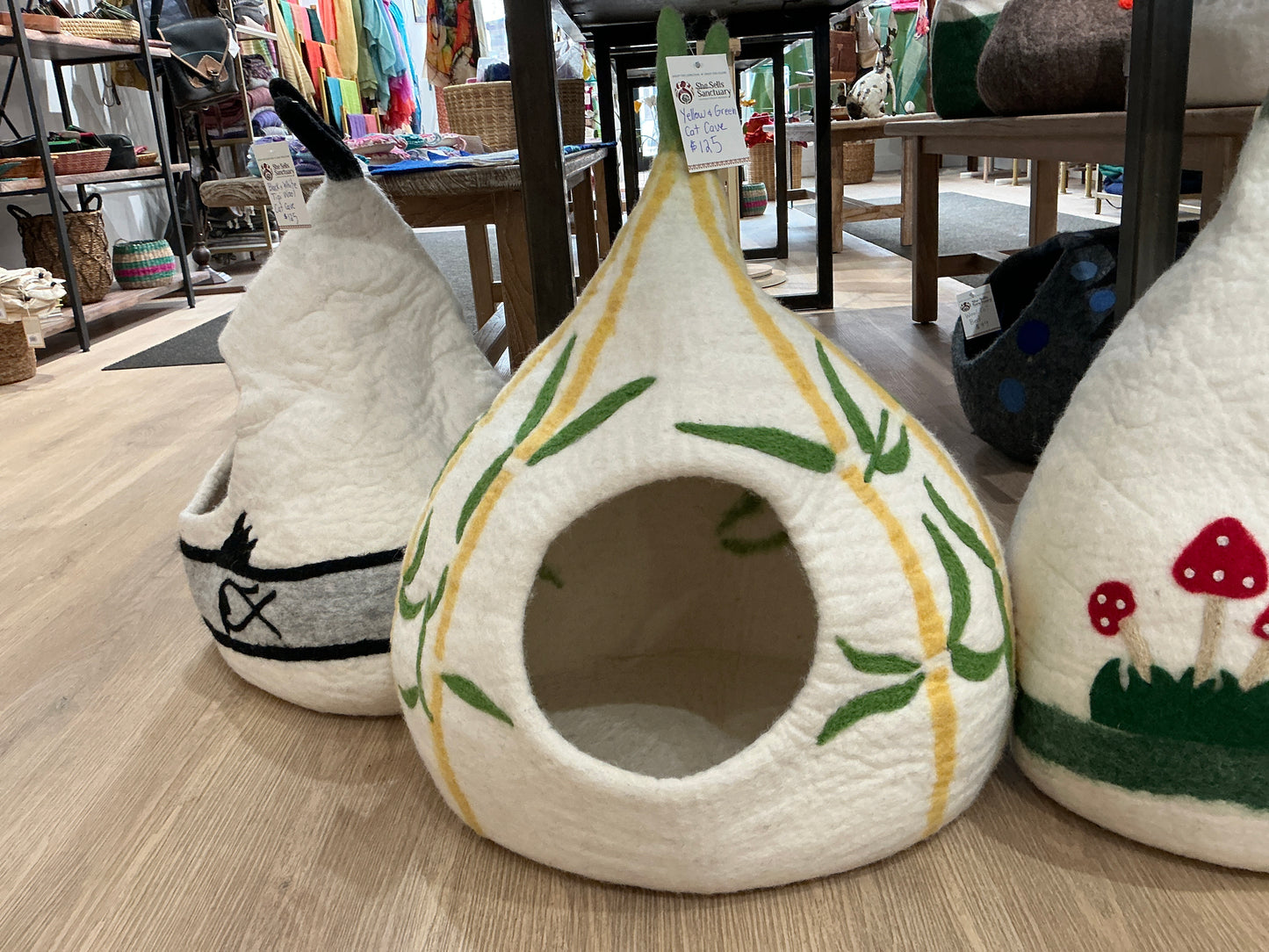 Cat Caves Beds - made of 100% Wool in Nepal