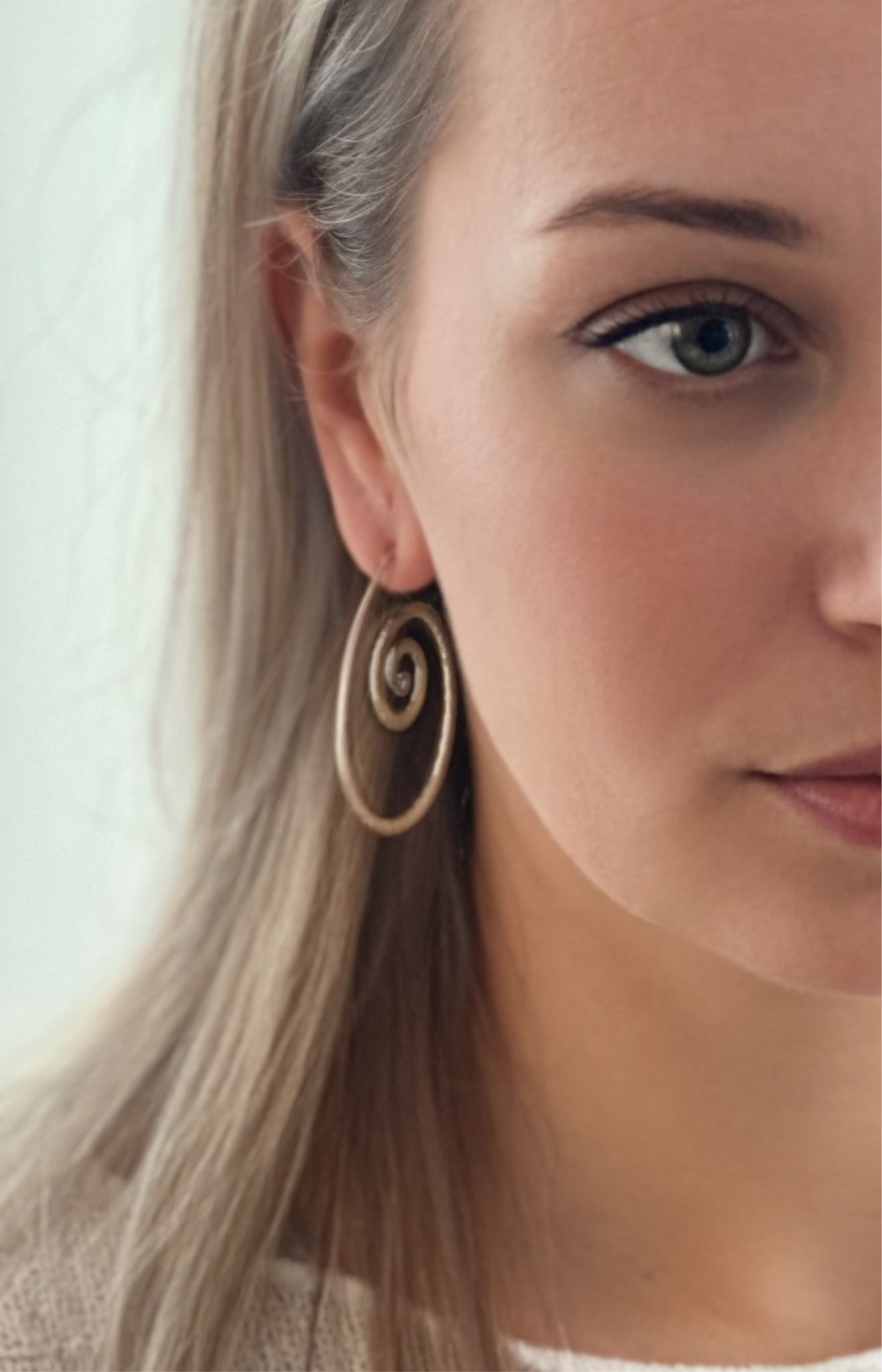Swirling Light Earrings TE238