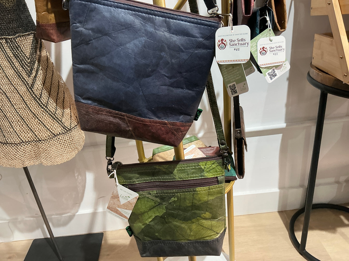 Leafii side satchel