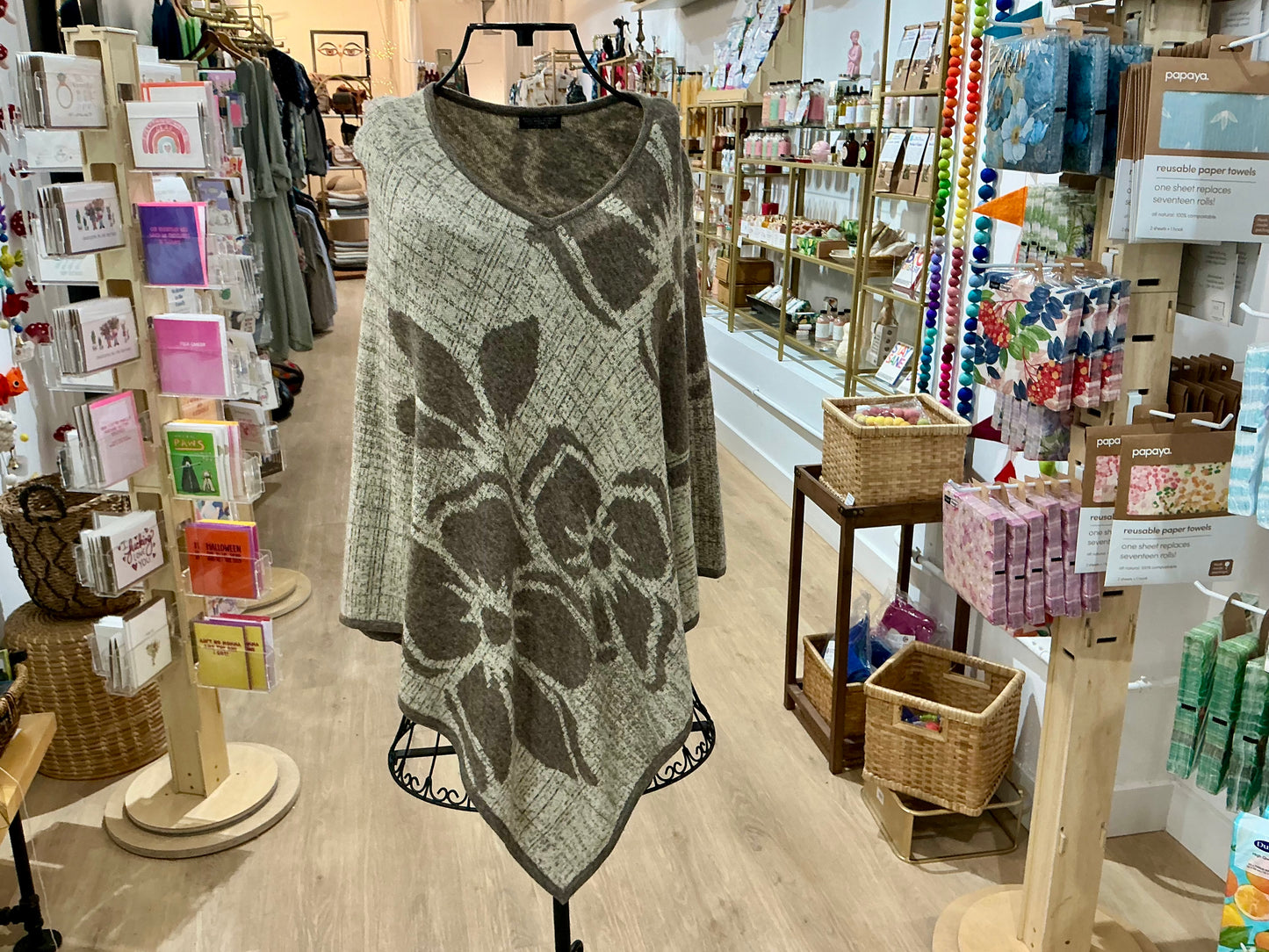 100% Cashmere Beige Flower Pattern Poncho