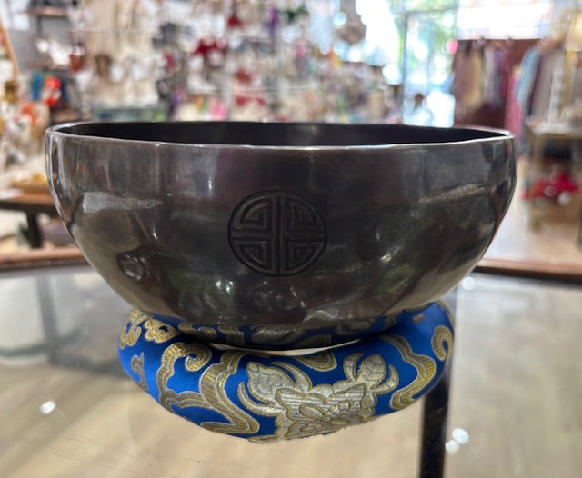 Full moon singing bowl