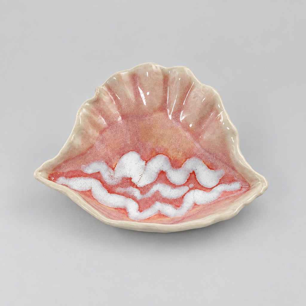 Canadian made pottery - med conch
