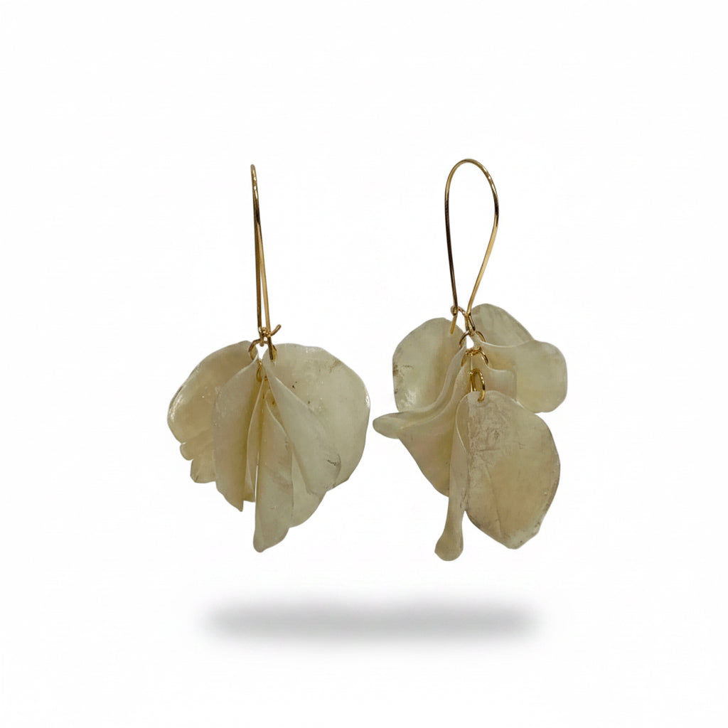 Nadia pearl cream earring