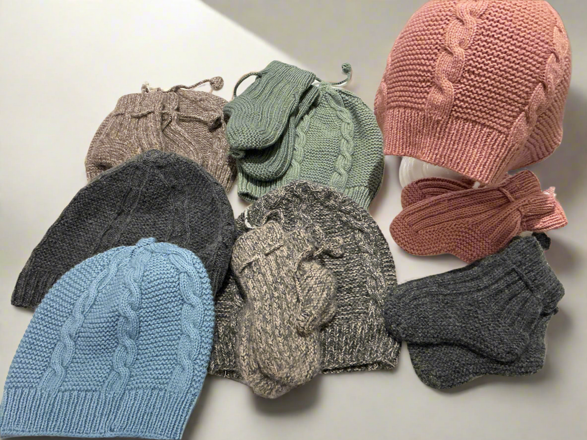 Cap and bootie cashmere baby set