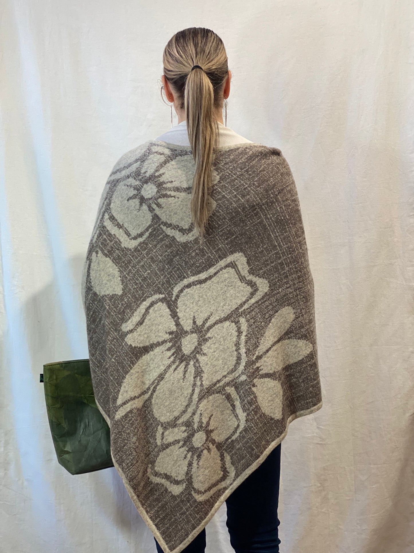 100% Cashmere Beige Flower Pattern Poncho