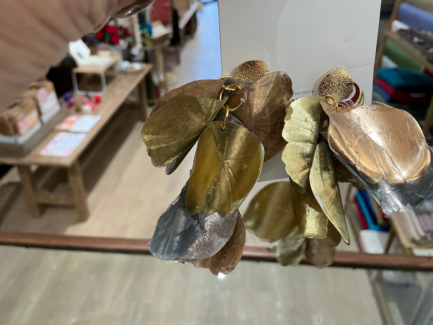 Lg metallic clusters