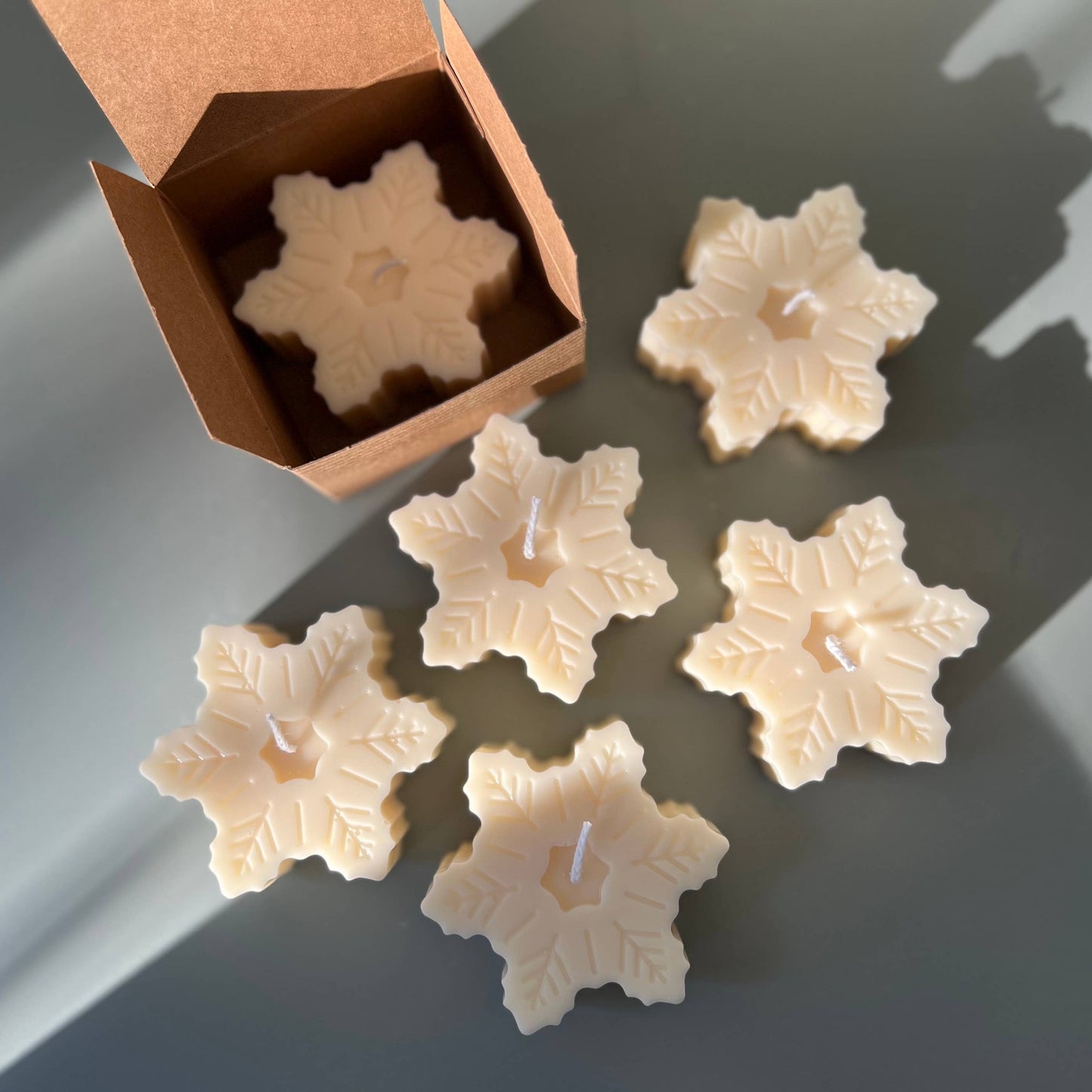 Scented Snowflake Candle | Small Christmas Gift: Ivory (natural) / Unscented