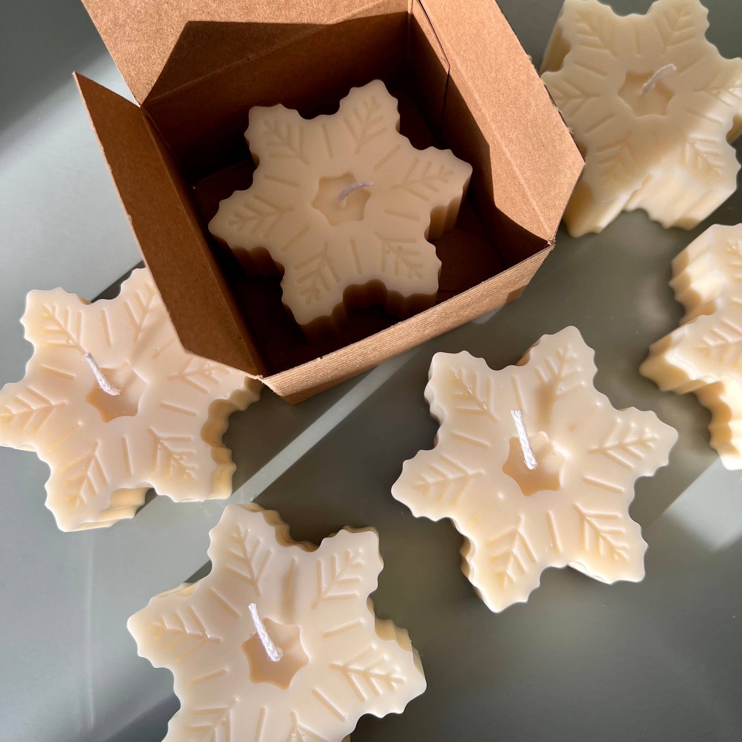 Scented Snowflake Candle | Small Christmas Gift: Ivory (natural) / Unscented