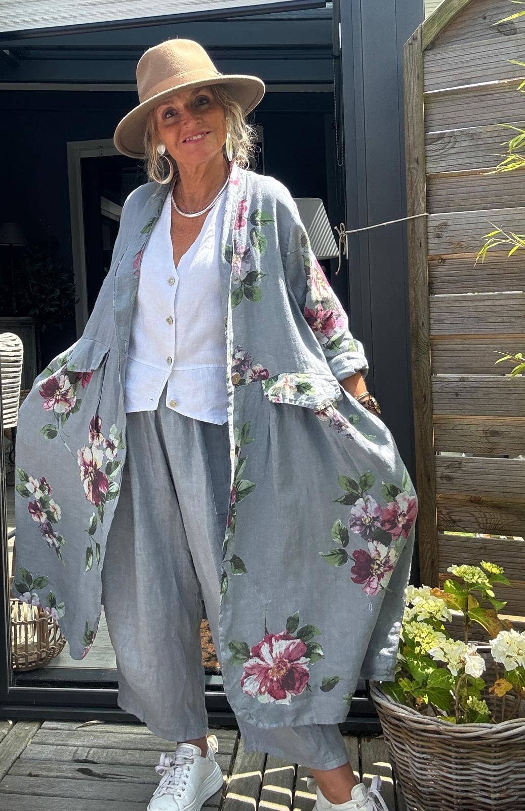 JACKET 1142 FLOWERS LINEN MATERIAL WITH POCKETS: Beige