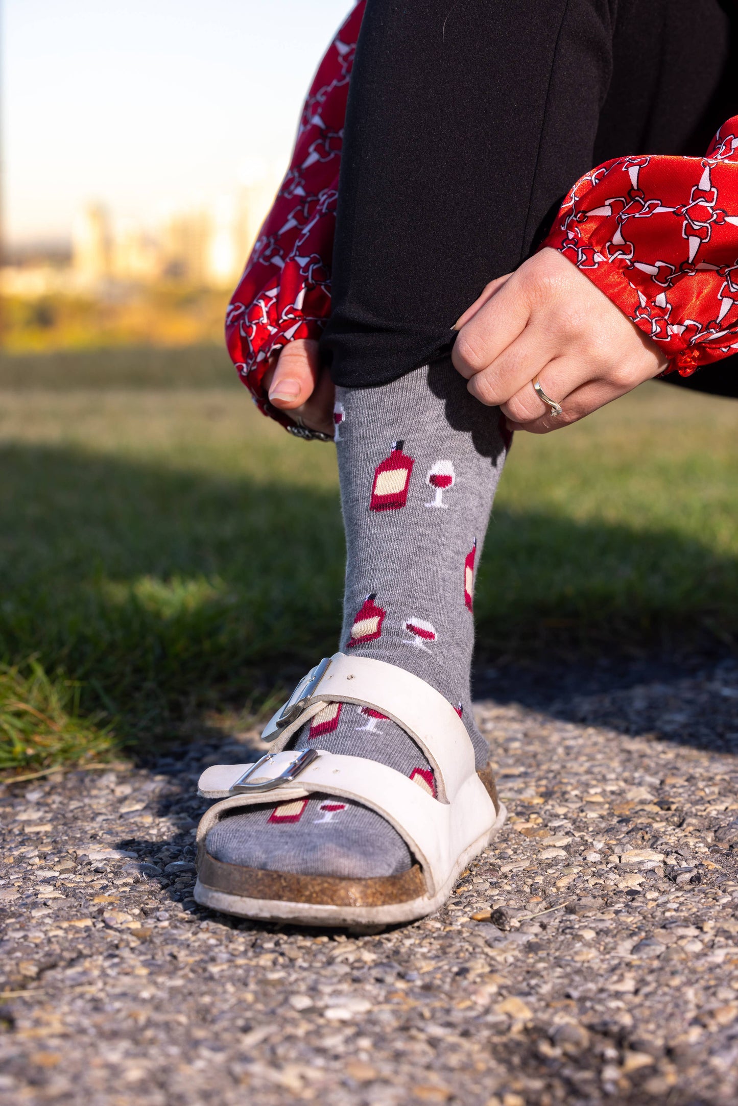 Women's Red Wine & Grapes Socks: Women’s 5 – 10