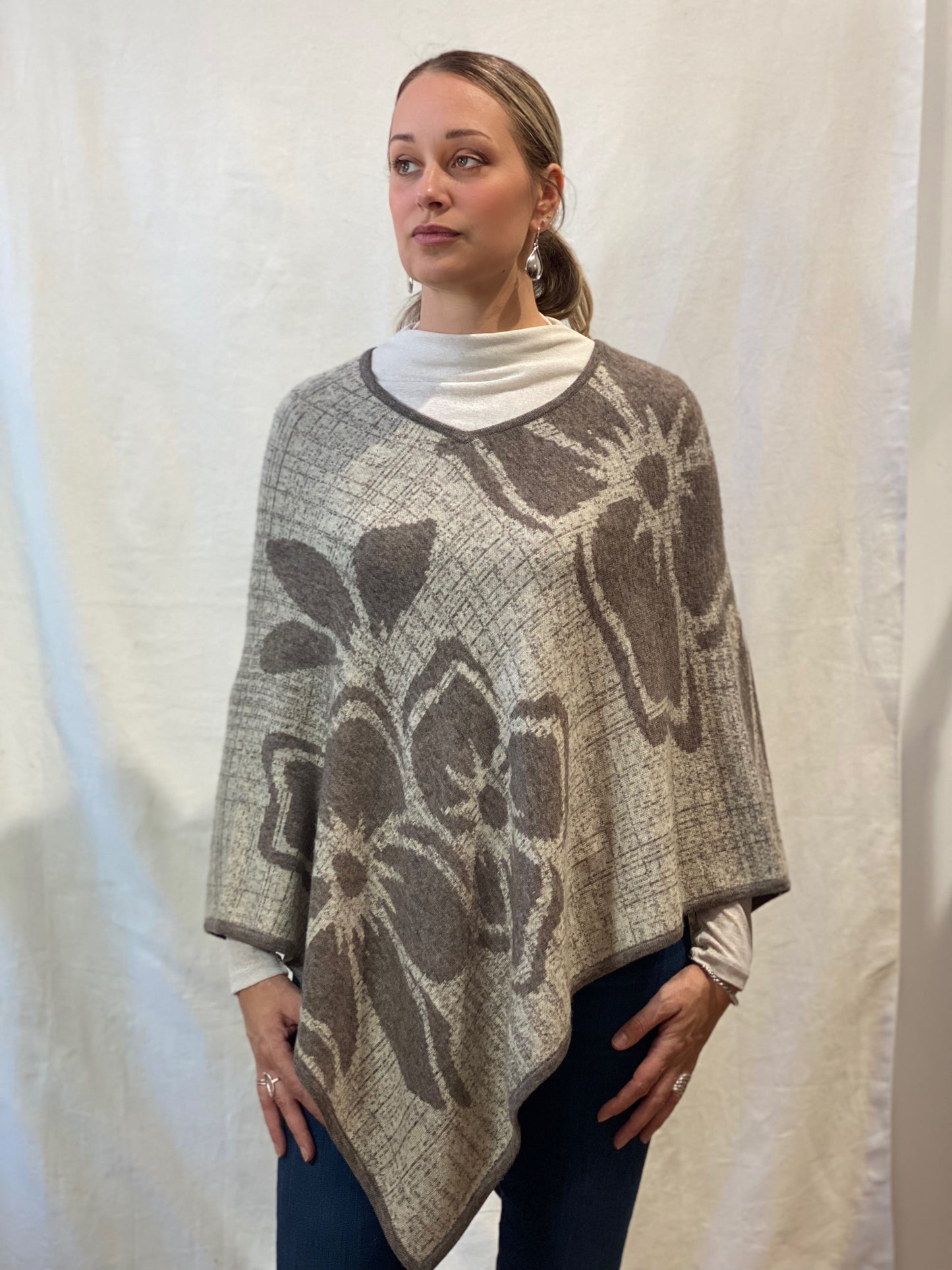100% Cashmere Beige Flower Pattern Poncho