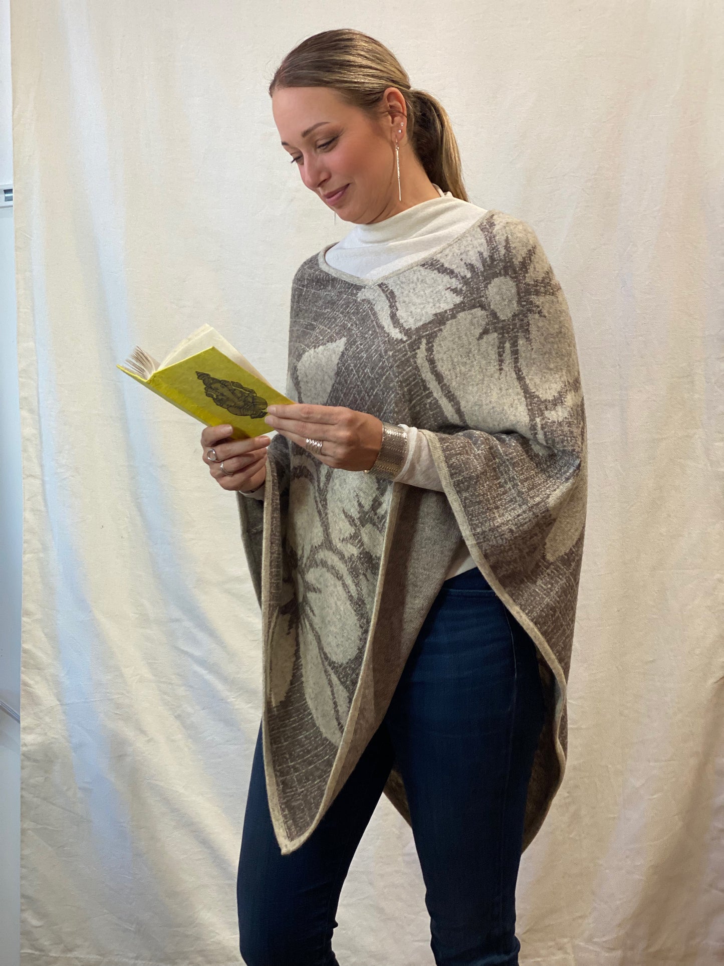 100% Cashmere Beige Flower Pattern Poncho