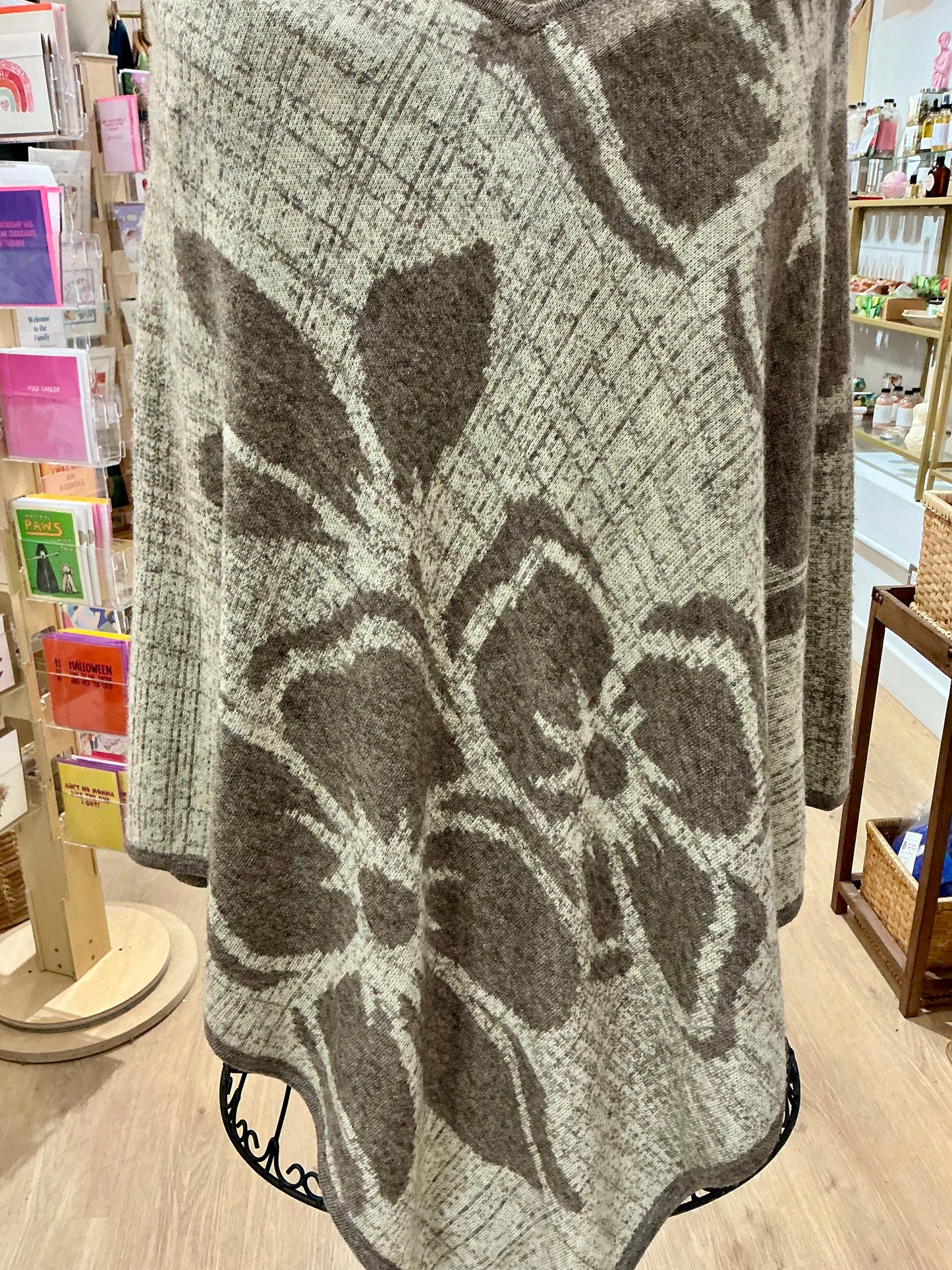 100% Cashmere Beige Pattern Poncho