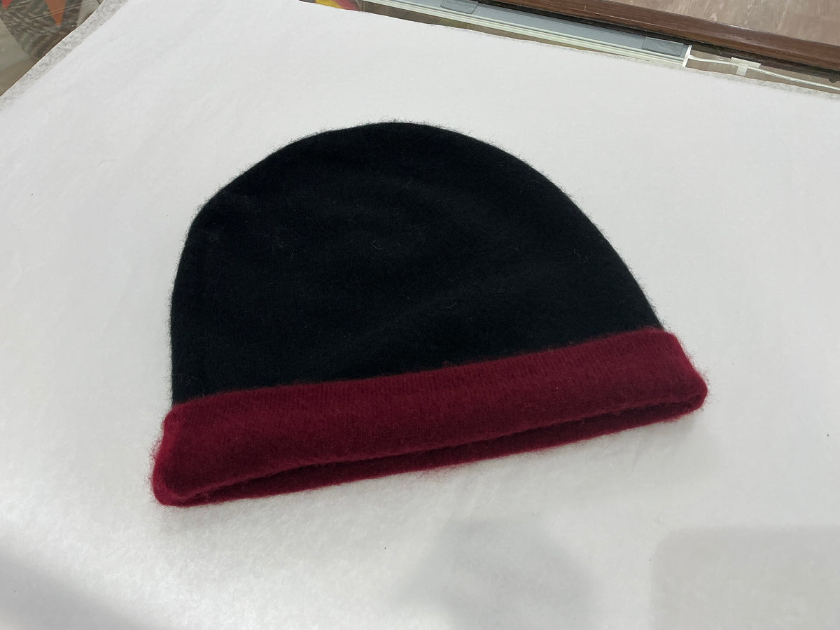 100% Pure Cashmere Hat Reversible (Black and Burgundy)