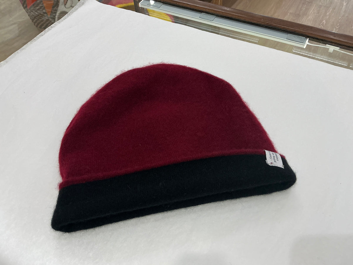 100% Pure Cashmere Hat Reversible (Black and Burgundy)