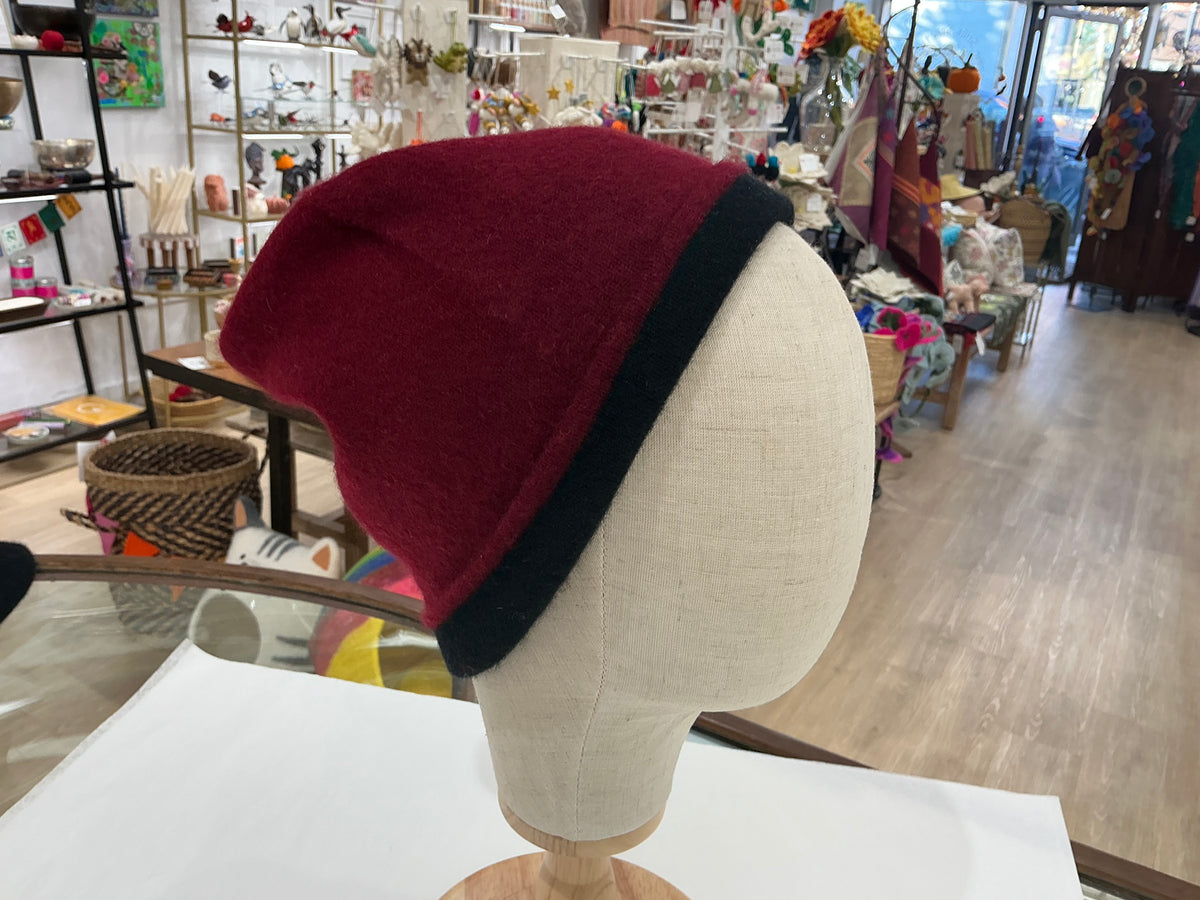 100% Pure Cashmere Hat Reversible (Black and Burgundy)