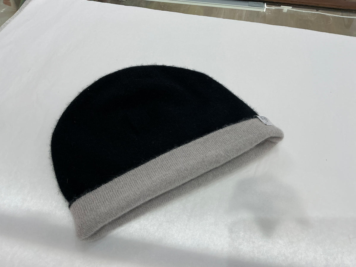 100% Pure Cashmere Hat Reversible (Black and White)