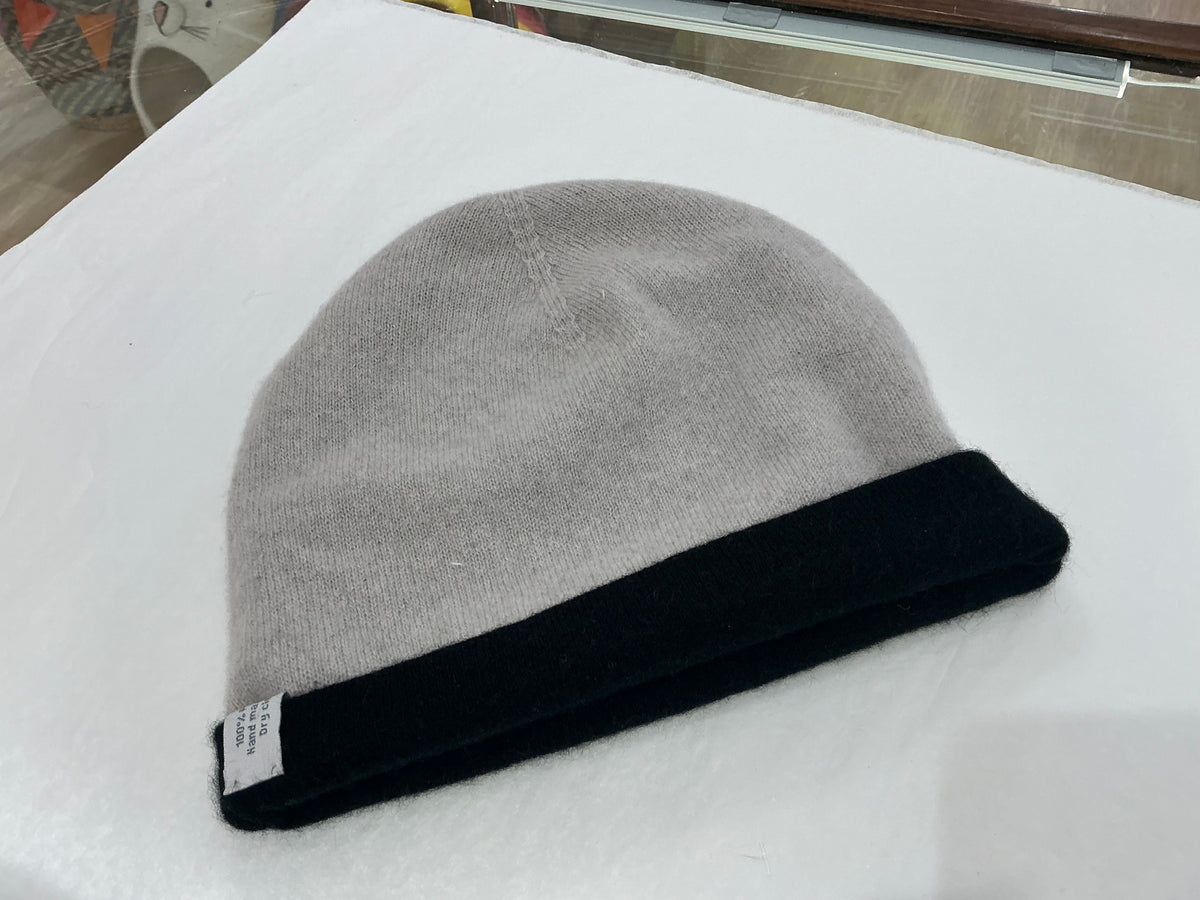100% Pure Cashmere Hat Reversible (Black and White)