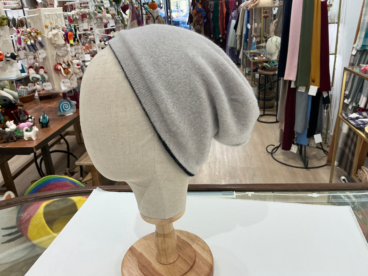 100% Pure Cashmere Hat Reversible (Black and White)