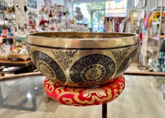 Tibetan singing bowl, sound bowl, therapy bowl, meditation bowl 