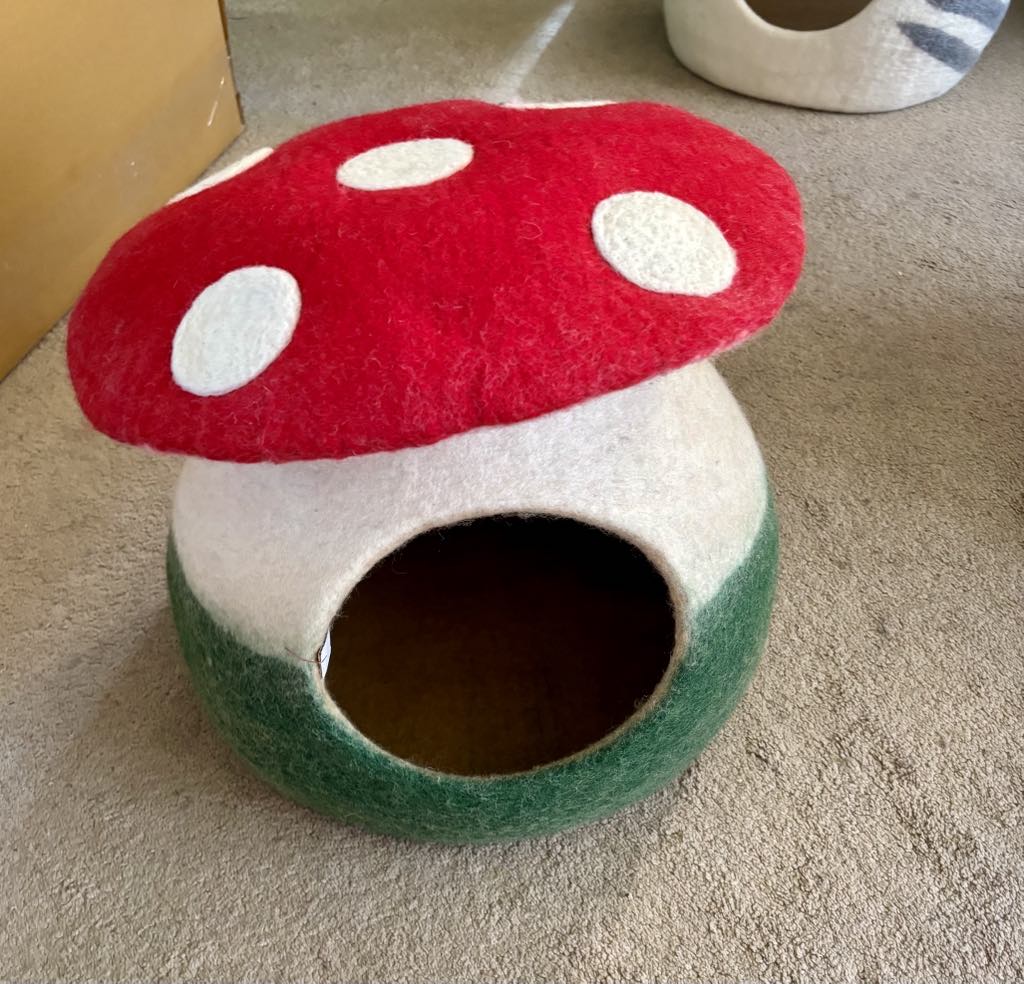Cat Caves Beds - 100% Pure Wool