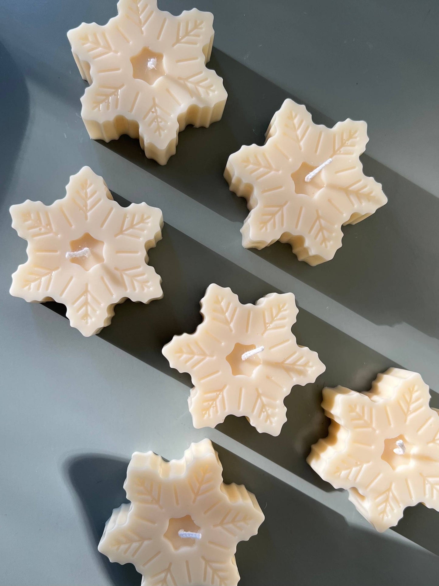 Scented Snowflake Candle | Small Christmas Gift: Ivory (natural) / Unscented