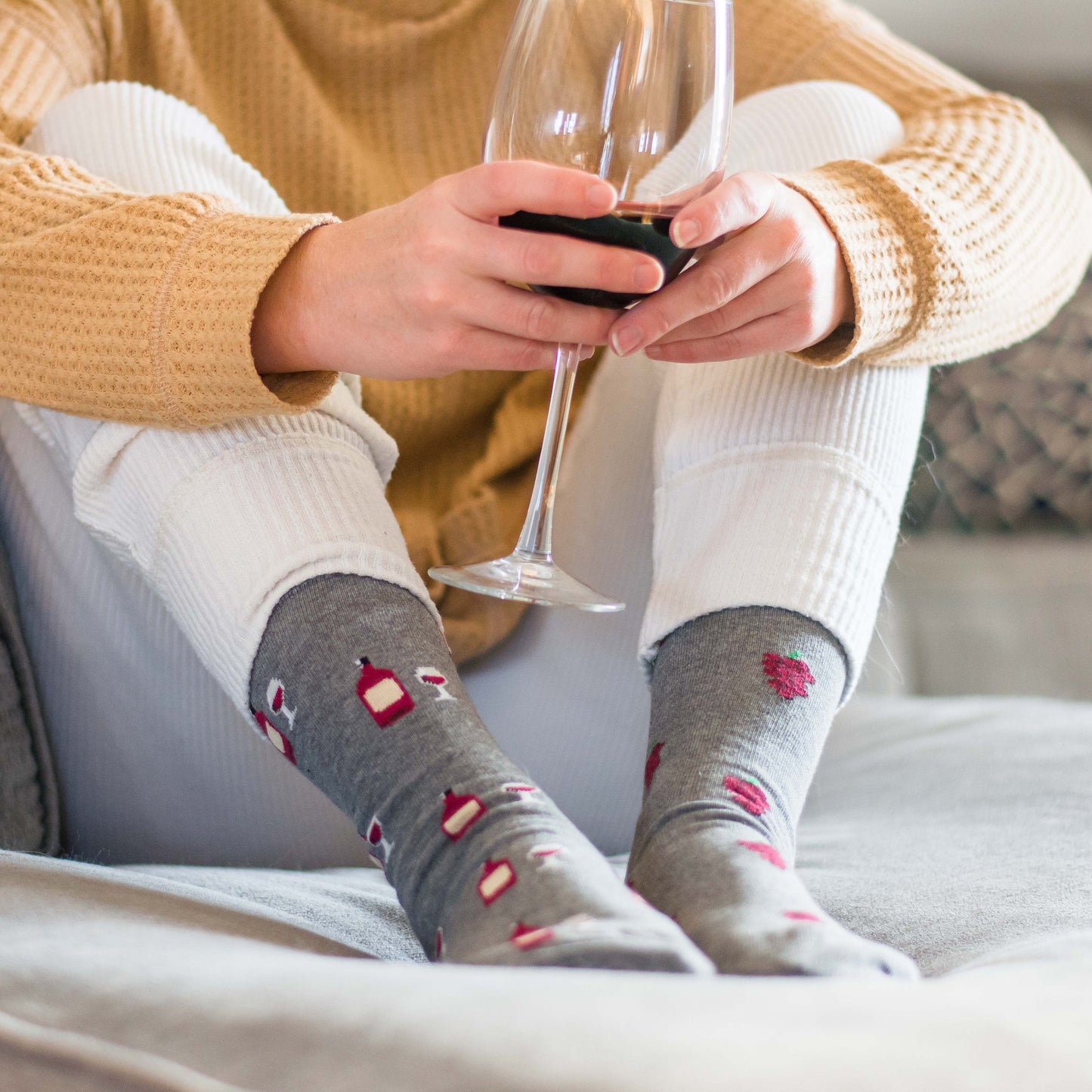 Women's Red Wine & Grapes Socks: Women’s 5 – 10