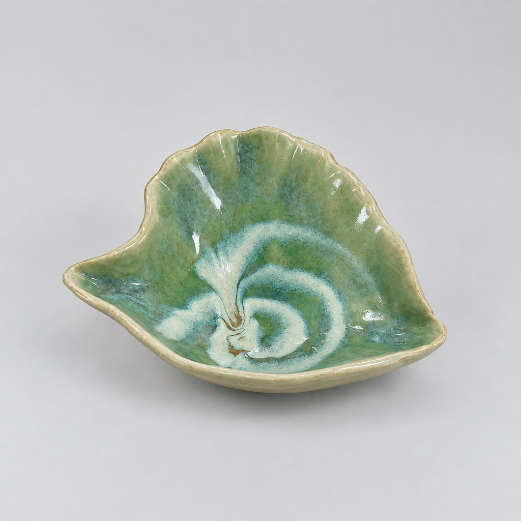 Canadian made pottery - med conch
