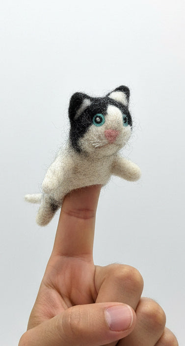Finger puppets Cats and dogs