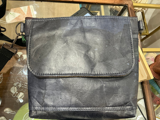 Leafii cross body bag